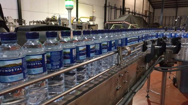 Aguas Fondetal amplía su fábrica de Talarrubias para triplicar la producción